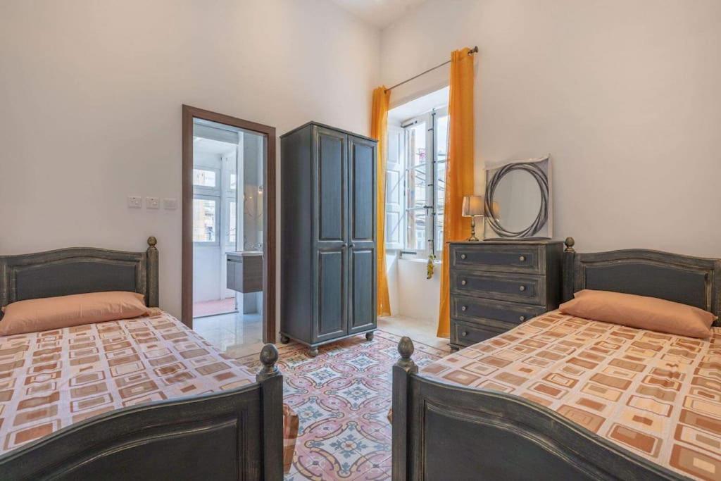 Spacious 4-Bedrooms Townhouse In Tas-Сліма Екстер'єр фото