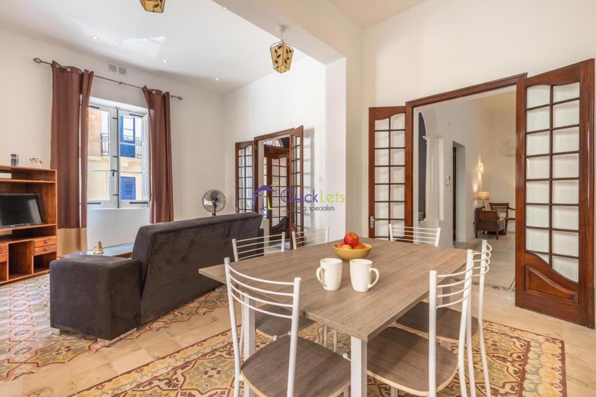 Spacious 4-Bedrooms Townhouse In Tas-Сліма Екстер'єр фото